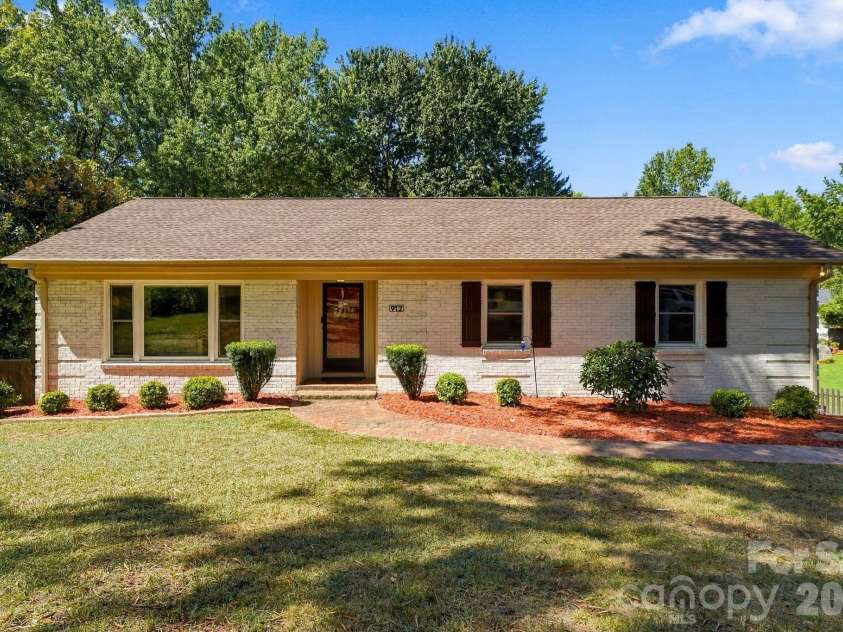 912 Tally Ho Court, Charlotte, NC 28212.  MLS# CAR4424793, YatesRealty ID 51563. 