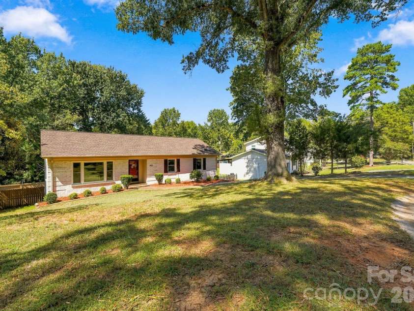 912 Tally Ho Court, Charlotte, NC 28212.  MLS# CAR4424793, YatesRealty ID 51563. 