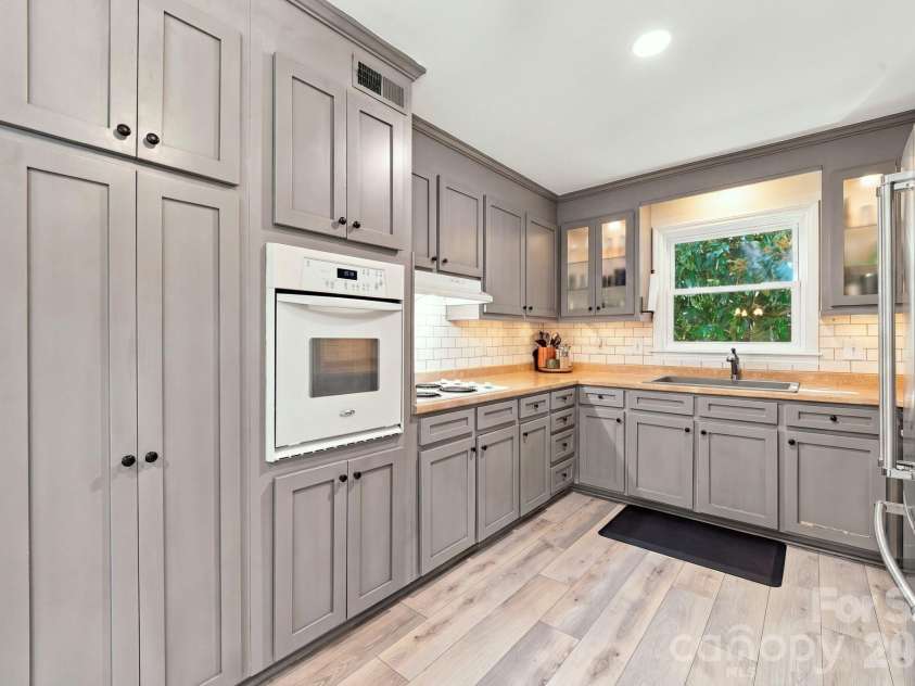 912 Tally Ho Court, Charlotte, NC 28212.  MLS# CAR4424793, YatesRealty ID 51563. 