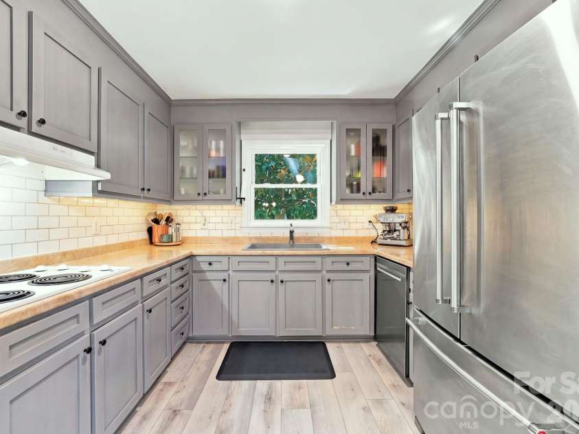 912 Tally Ho Court, Charlotte, NC 28212.  MLS# CAR4424793, YatesRealty ID 51563. 