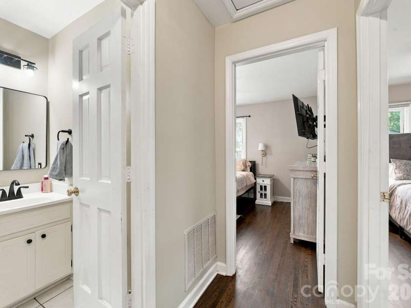 912 Tally Ho Court, Charlotte, NC 28212.  MLS# CAR4424793, YatesRealty ID 51563. 