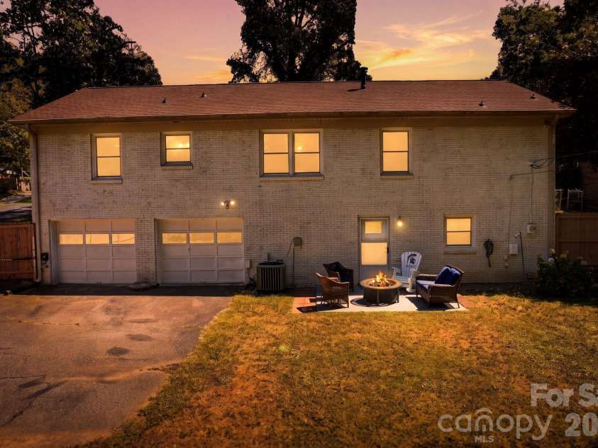 912 Tally Ho Court, Charlotte, NC 28212.  MLS# CAR4424793, YatesRealty ID 51563. 