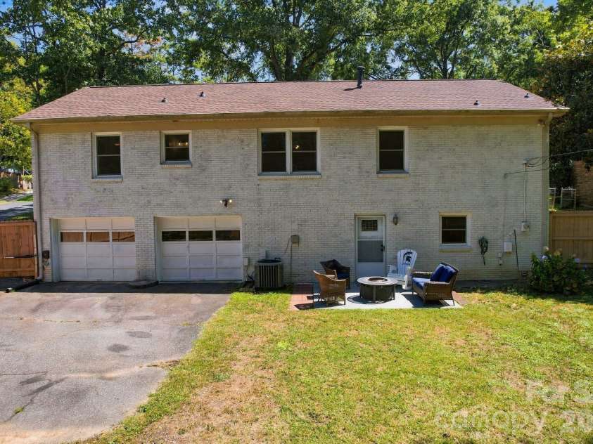 912 Tally Ho Court, Charlotte, NC 28212.  MLS# CAR4424793, YatesRealty ID 51563. 