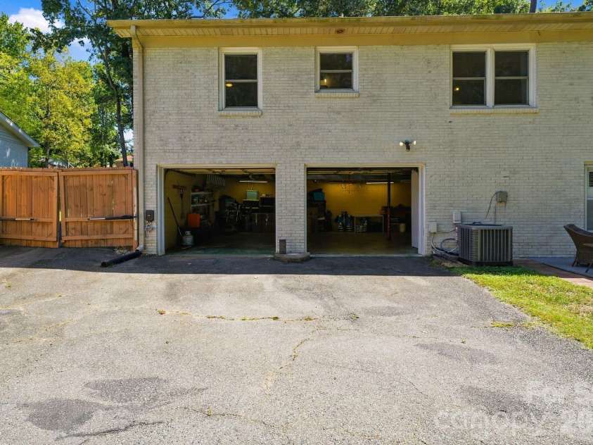 912 Tally Ho Court, Charlotte, NC 28212.  MLS# CAR4424793, YatesRealty ID 51563. 