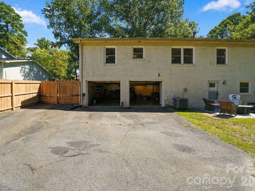 912 Tally Ho Court, Charlotte, NC 28212.  MLS# CAR4424793, YatesRealty ID 51563. 