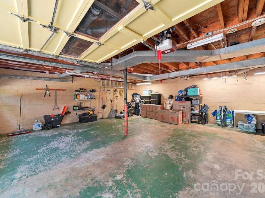 912 Tally Ho Court, Charlotte, NC 28212.  MLS# CAR4424793, YatesRealty ID 51563. 