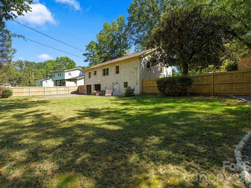 912 Tally Ho Court, Charlotte, NC 28212.  MLS# CAR4424793, YatesRealty ID 51563. 