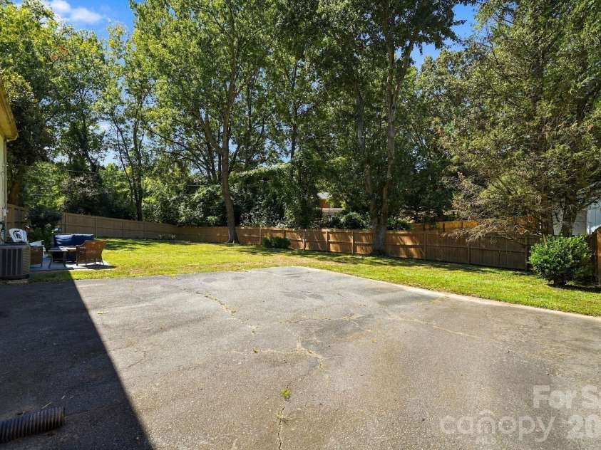 912 Tally Ho Court, Charlotte, NC 28212.  MLS# CAR4424793, YatesRealty ID 51563. 