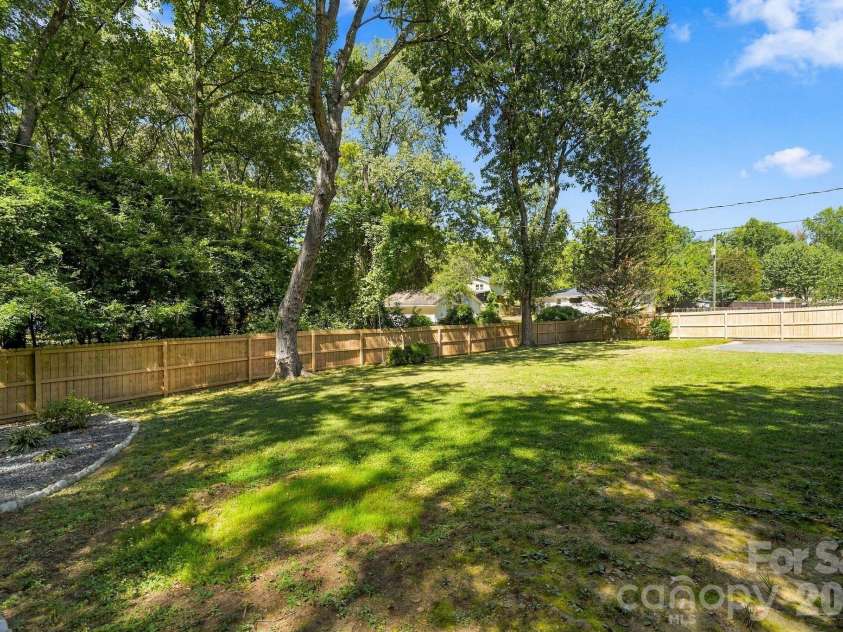 912 Tally Ho Court, Charlotte, NC 28212.  MLS# CAR4424793, YatesRealty ID 51563. 