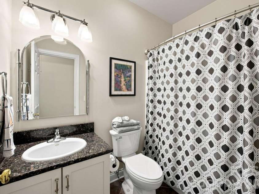 137 Fox Den Circle, Statesville, NC 28677.  MLS# CAR4424936, YatesRealty ID 51566. 