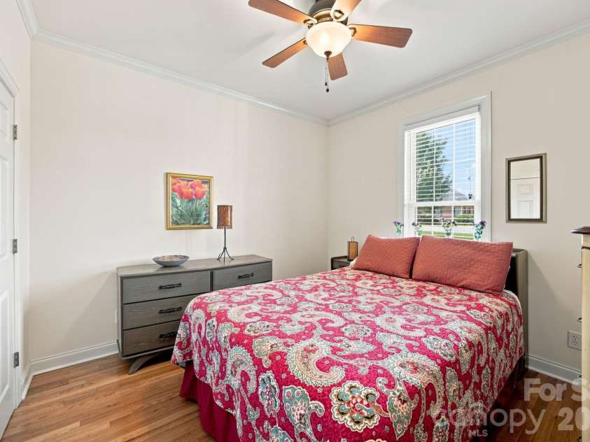 137 Fox Den Circle, Statesville, NC 28677.  MLS# CAR4424936, YatesRealty ID 51566. Guest Room