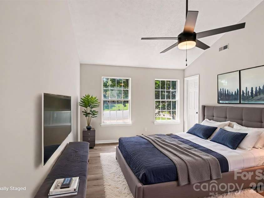 10740 Roxbury Court, Charlotte, NC 28214.  MLS# CAR4424971, YatesRealty ID 51567. 