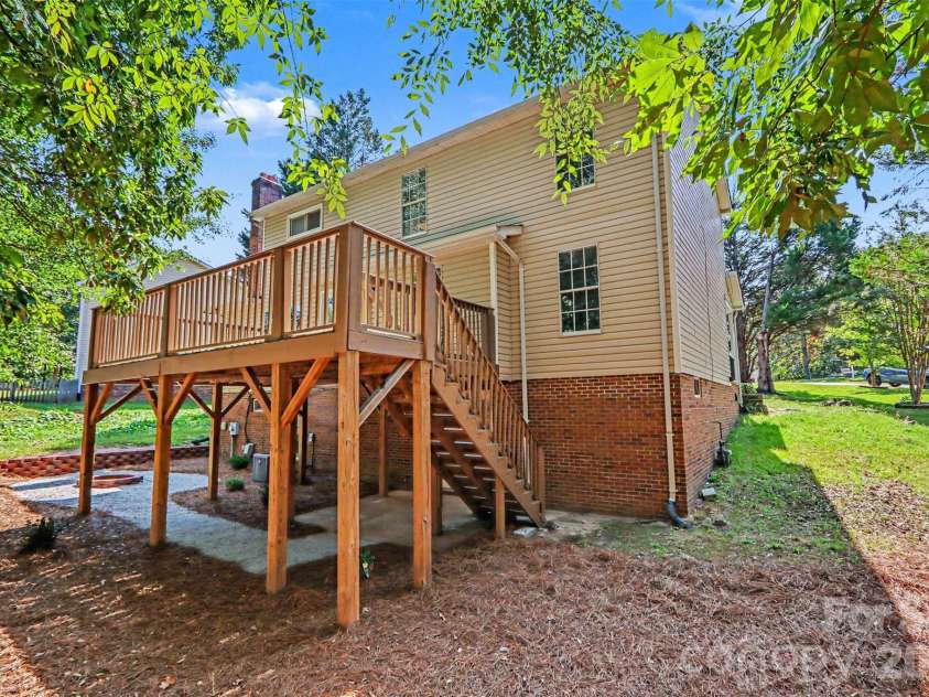 10740 Roxbury Court, Charlotte, NC 28214.  MLS# CAR4424971, YatesRealty ID 51567. 