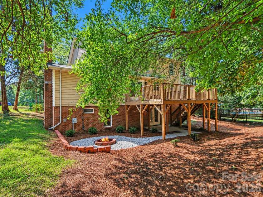 10740 Roxbury Court, Charlotte, NC 28214.  MLS# CAR4424971, YatesRealty ID 51567. 