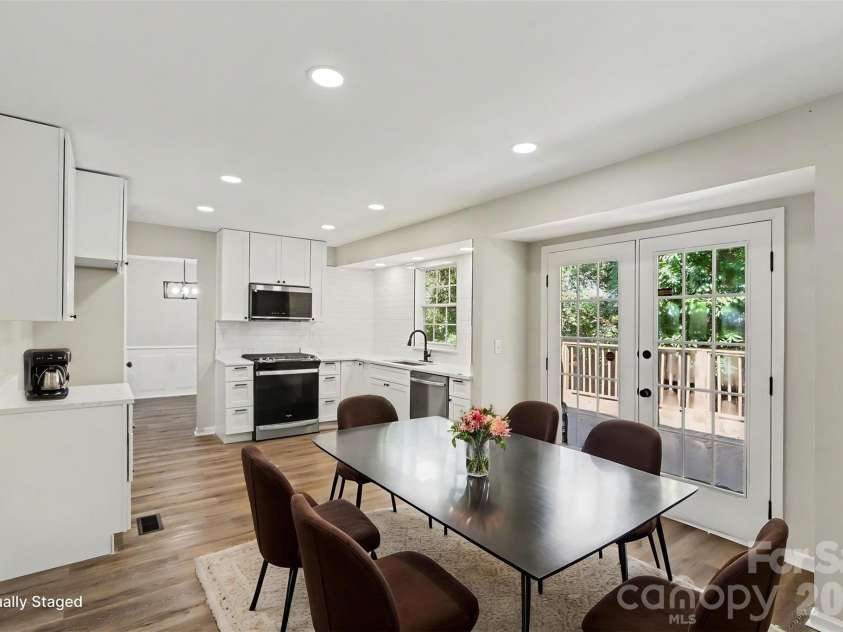 10740 Roxbury Court, Charlotte, NC 28214.  MLS# CAR4424971, YatesRealty ID 51567. Additional Dining Area