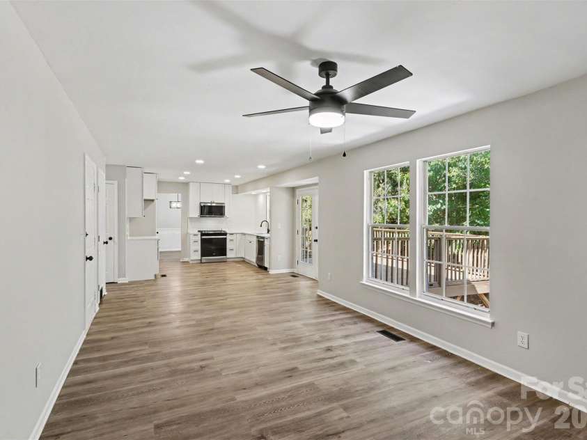 10740 Roxbury Court, Charlotte, NC 28214.  MLS# CAR4424971, YatesRealty ID 51567. Open Concept
