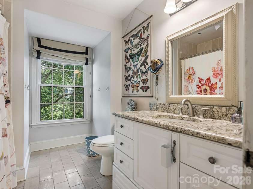2516 Handley Place, Charlotte, NC 28226.  MLS# CAR4425043, YatesRealty ID 51569. Bathroom #2