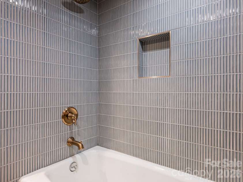 2516 Handley Place, Charlotte, NC 28226.  MLS# CAR4425043, YatesRealty ID 51569. Full Bathroom