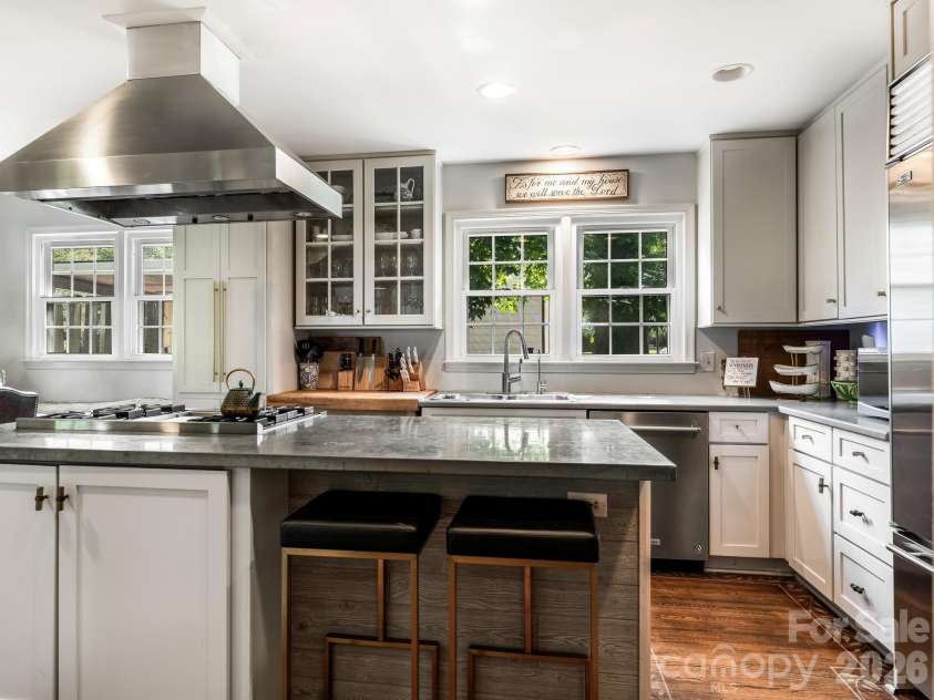2516 Handley Place, Charlotte, NC 28226.  MLS# CAR4425043, YatesRealty ID 51569. Kitchen