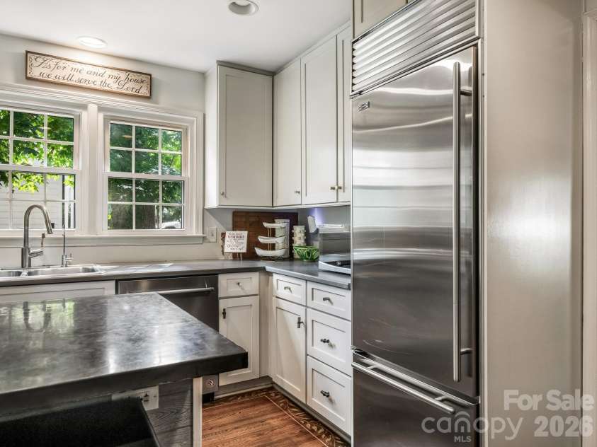2516 Handley Place, Charlotte, NC 28226.  MLS# CAR4425043, YatesRealty ID 51569. Kitchen