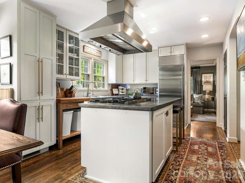 2516 Handley Place, Charlotte, NC 28226.  MLS# CAR4425043, YatesRealty ID 51569. Kitchen