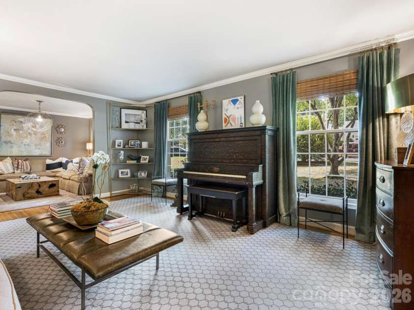 2516 Handley Place, Charlotte, NC 28226.  MLS# CAR4425043, YatesRealty ID 51569. Living Room