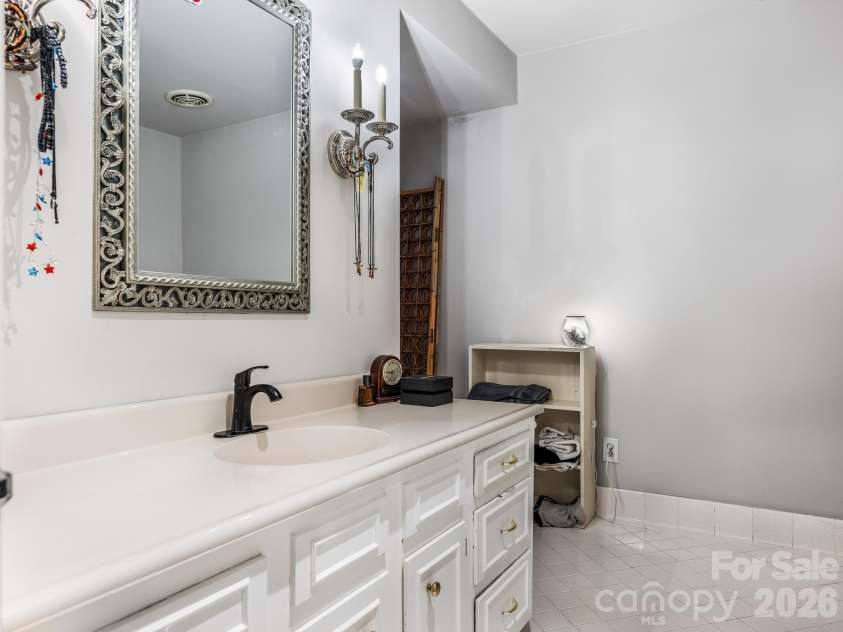 2516 Handley Place, Charlotte, NC 28226.  MLS# CAR4425043, YatesRealty ID 51569. Primary Bathroom