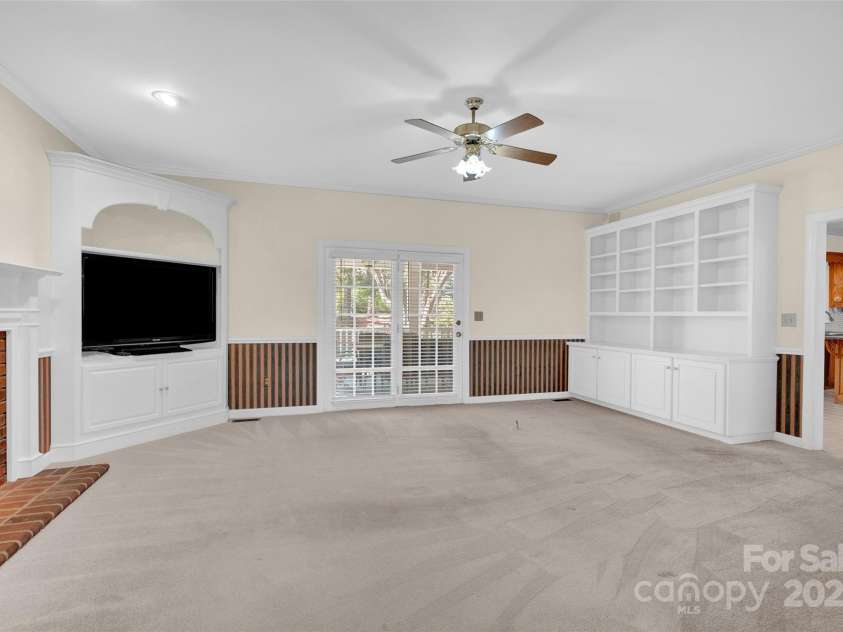4405 3rd Street, Hickory, NC 28601.  MLS# CAR4244839, YatesRealty ID 5157. 