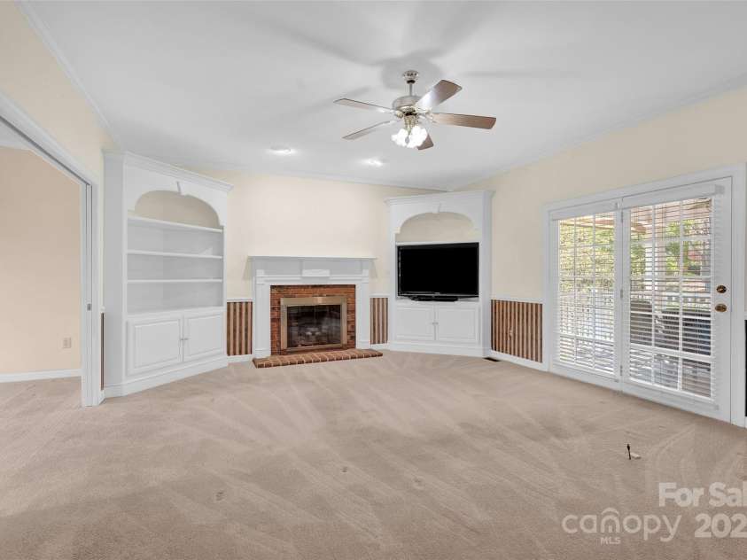 4405 3rd Street, Hickory, NC 28601.  MLS# CAR4244839, YatesRealty ID 5157. 