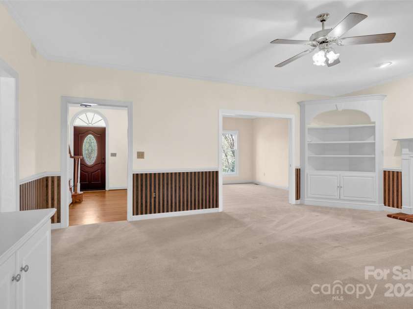 4405 3rd Street, Hickory, NC 28601.  MLS# CAR4244839, YatesRealty ID 5157. 