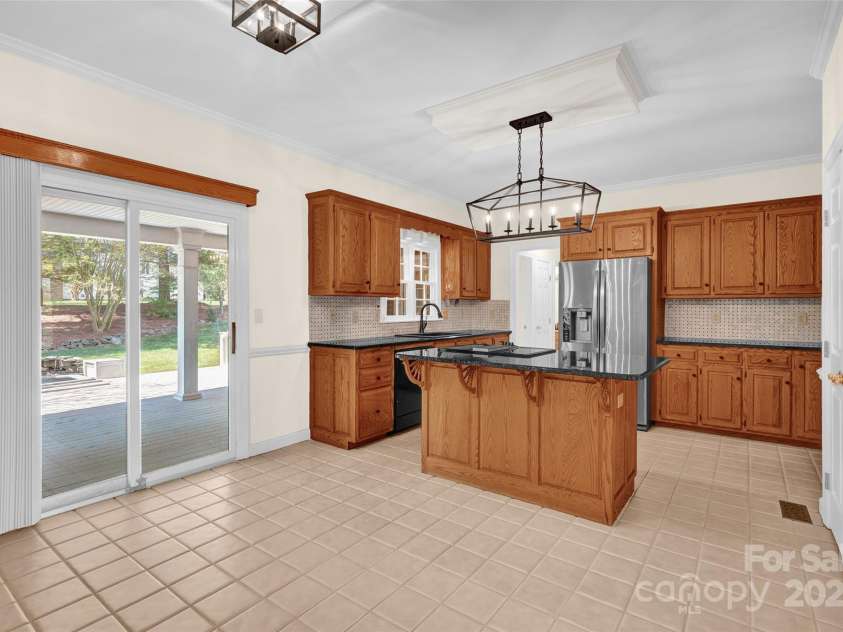 4405 3rd Street, Hickory, NC 28601.  MLS# CAR4244839, YatesRealty ID 5157. 