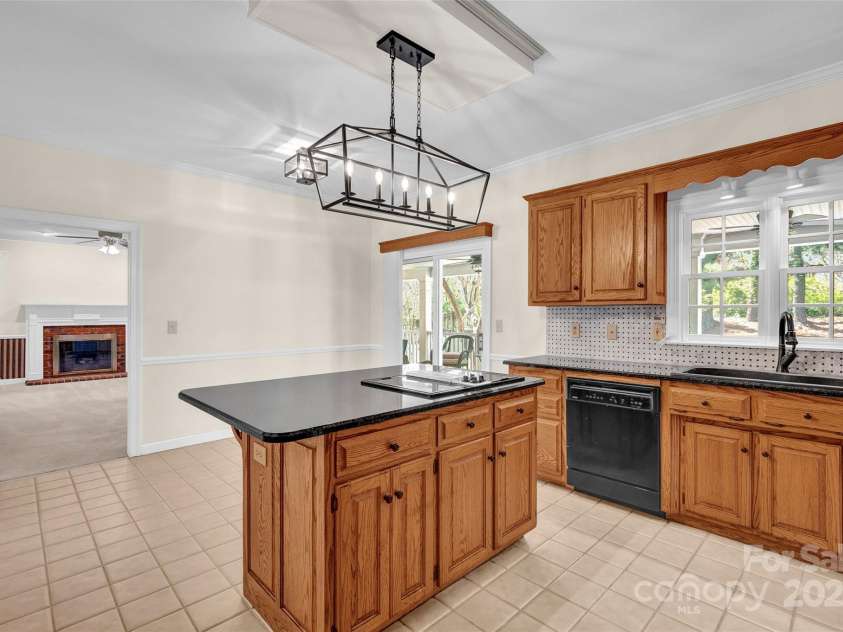 4405 3rd Street, Hickory, NC 28601.  MLS# CAR4244839, YatesRealty ID 5157. 