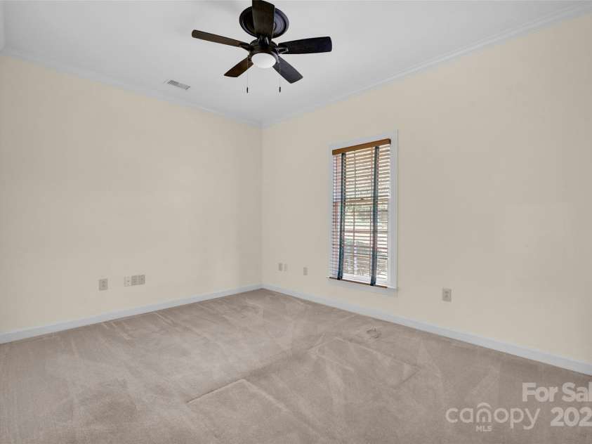 4405 3rd Street, Hickory, NC 28601.  MLS# CAR4244839, YatesRealty ID 5157. 