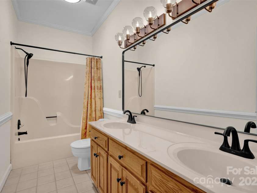 4405 3rd Street, Hickory, NC 28601.  MLS# CAR4244839, YatesRealty ID 5157. 