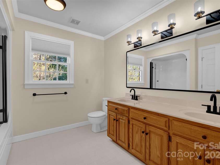 4405 3rd Street, Hickory, NC 28601.  MLS# CAR4244839, YatesRealty ID 5157. 