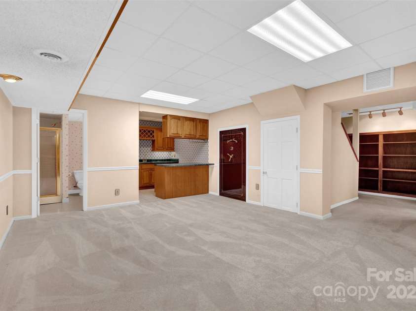 4405 3rd Street, Hickory, NC 28601.  MLS# CAR4244839, YatesRealty ID 5157. 