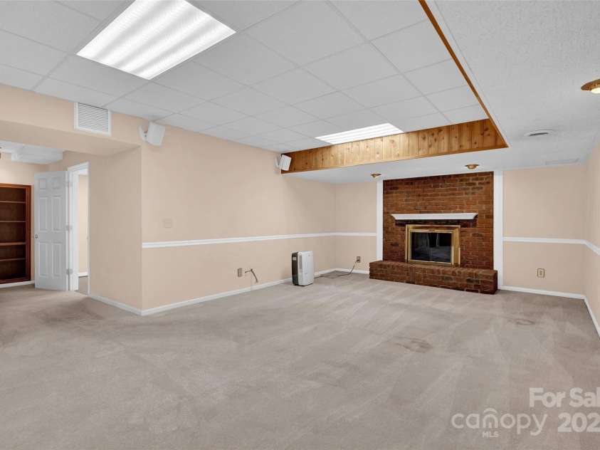 4405 3rd Street, Hickory, NC 28601.  MLS# CAR4244839, YatesRealty ID 5157. 