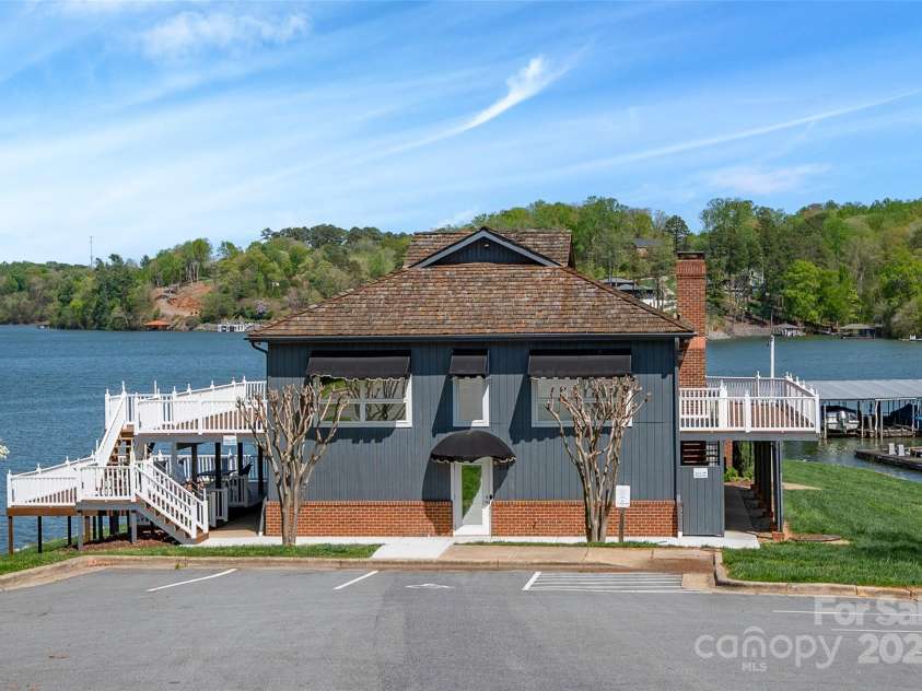 4405 3rd Street, Hickory, NC 28601.  MLS# CAR4244839, YatesRealty ID 5157. 
