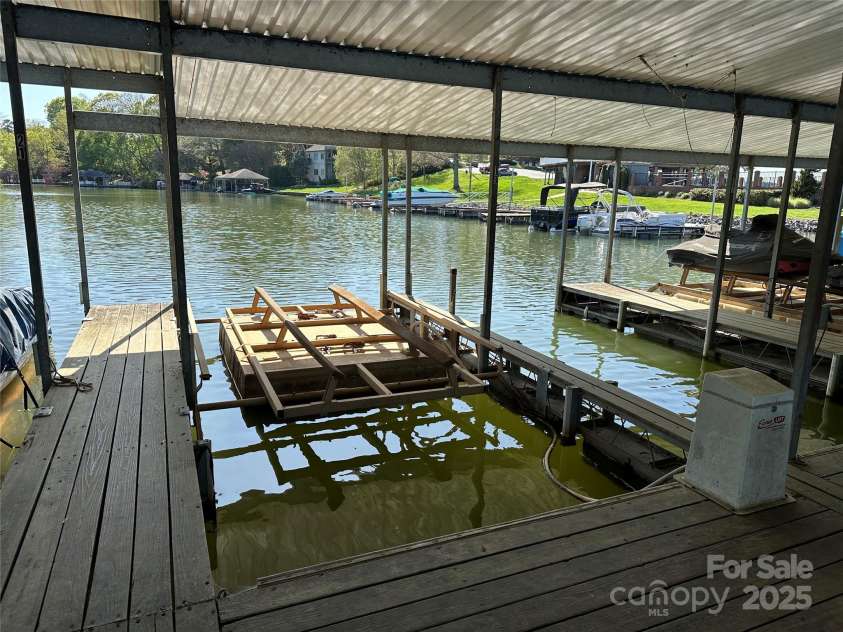 4405 3rd Street, Hickory, NC 28601.  MLS# CAR4244839, YatesRealty ID 5157. 