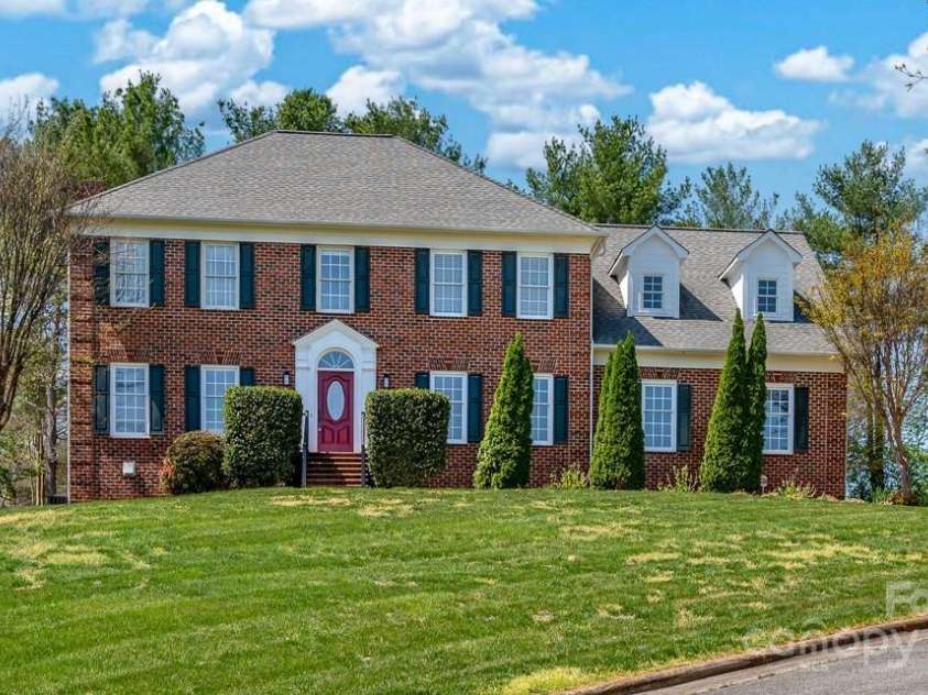 4405 3rd Street, Hickory, NC 28601.  MLS# CAR4244839, YatesRealty ID 5157. 