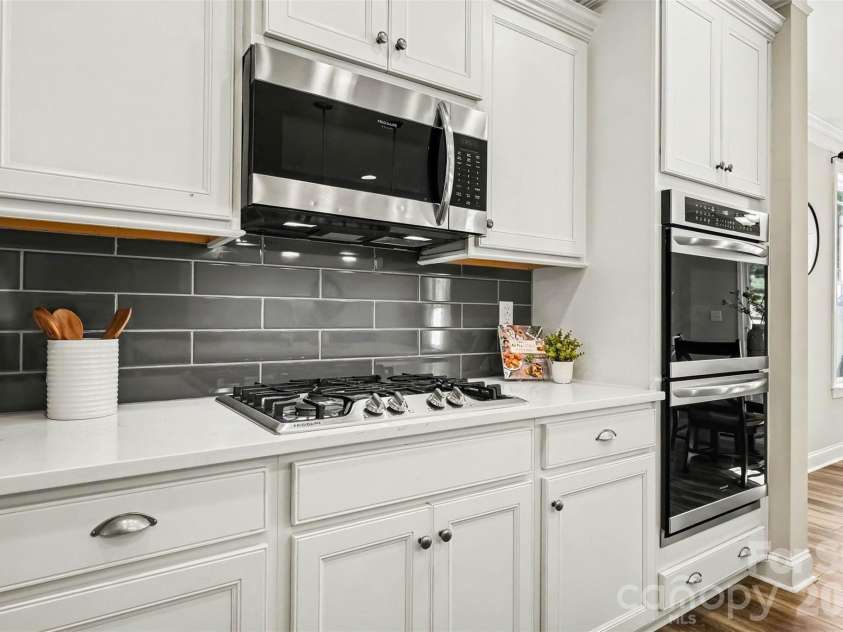 149 Longleaf Drive, Mooresville, NC 28117.  MLS# CAR4424546, YatesRealty ID 51571. A pleasure to cook in this spacious kitchen.