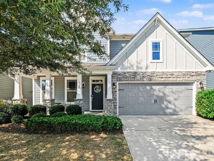 149 Longleaf Drive, Mooresville, NC 28117.  MLS# CAR4424546, YatesRealty ID 51571. Drive up and say Wow!