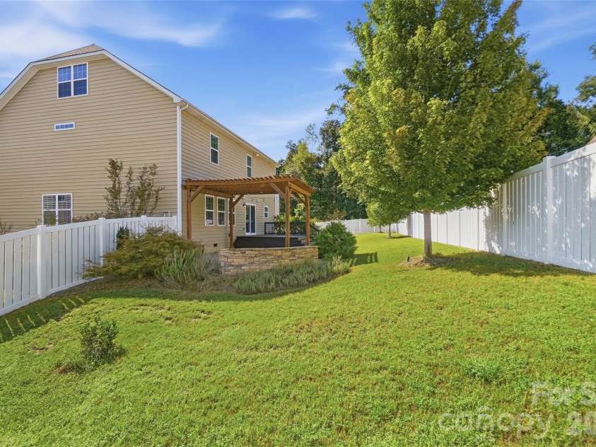 10038 Travertine Trail, Davidson, NC 28036.  MLS# CAR4424425, YatesRealty ID 51572. Back Yard