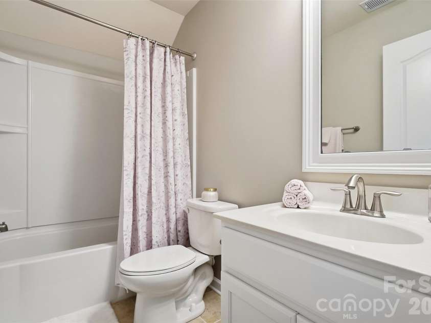 10038 Travertine Trail, Davidson, NC 28036.  MLS# CAR4424425, YatesRealty ID 51572. Bathroom - 3rd Level