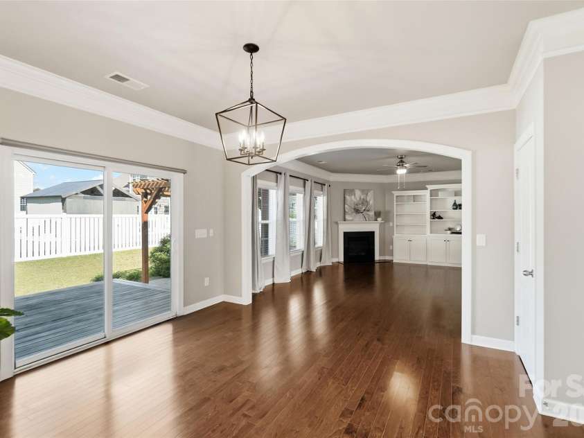 10038 Travertine Trail, Davidson, NC 28036.  MLS# CAR4424425, YatesRealty ID 51572. Breakfast Area