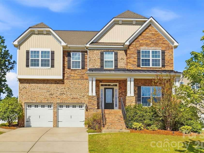 10038 Travertine Trail, Davidson, NC 28036.  MLS# CAR4424425, YatesRealty ID 51572. Curb Appeal