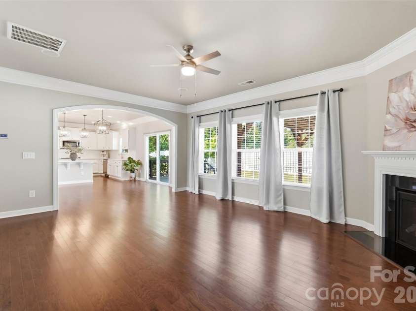 10038 Travertine Trail, Davidson, NC 28036.  MLS# CAR4424425, YatesRealty ID 51572. Expansive Living Room / Open Concept Floor Plan
