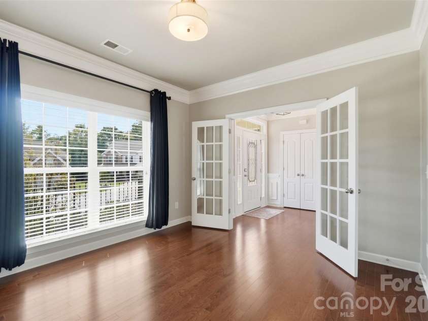 10038 Travertine Trail, Davidson, NC 28036.  MLS# CAR4424425, YatesRealty ID 51572. Flex / Office Room Near Entry - Flooded with Natural Light