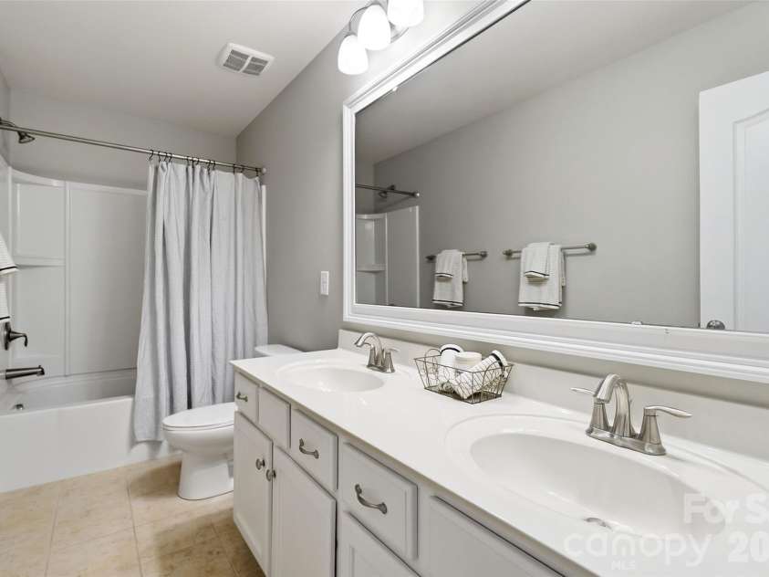 10038 Travertine Trail, Davidson, NC 28036.  MLS# CAR4424425, YatesRealty ID 51572. Full Bathroom - 2nd Level Hall