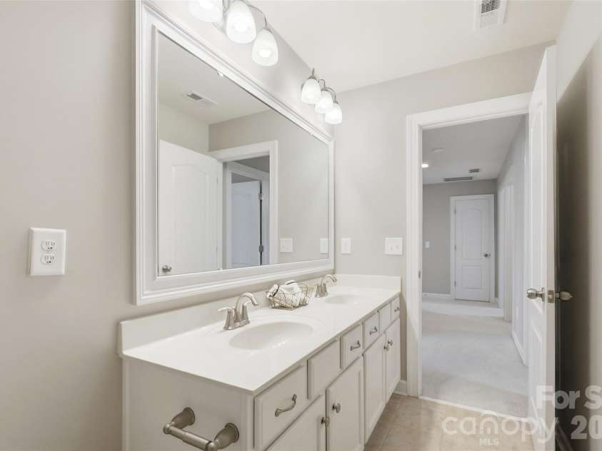 10038 Travertine Trail, Davidson, NC 28036.  MLS# CAR4424425, YatesRealty ID 51572. Full Bathroom - 2nd Level Hall